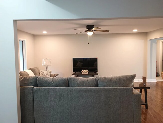 Foto del edificio - 6511 Blue Spruce Dr