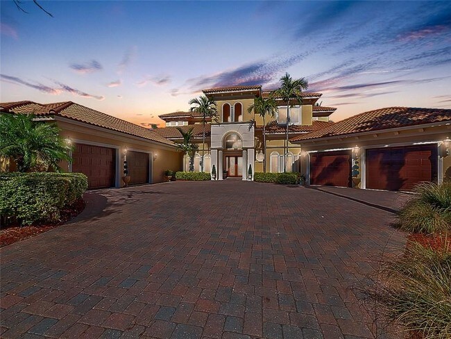 Foto del edificio - 801 SE Riverside Dr