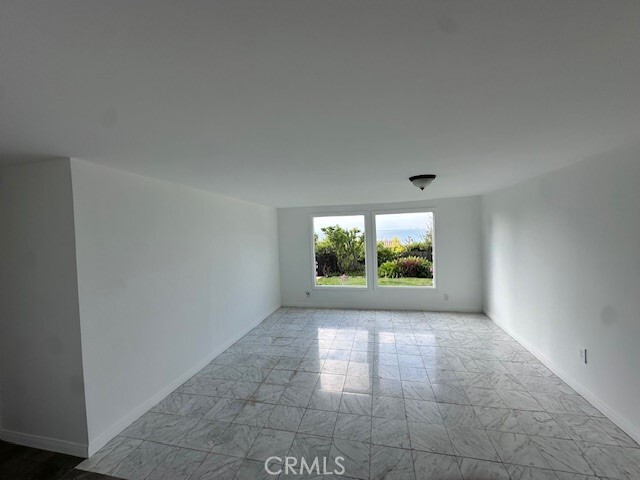 Building Photo - 557 Vía Almar
