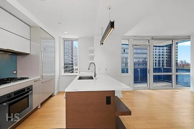 Building Photo - 2 bedroom in Brooklyn NY 11249