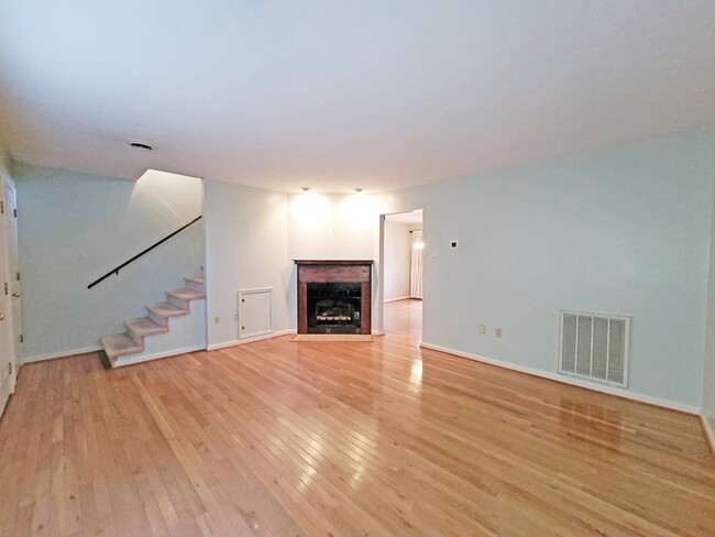 Building Photo - 941 Maiden St