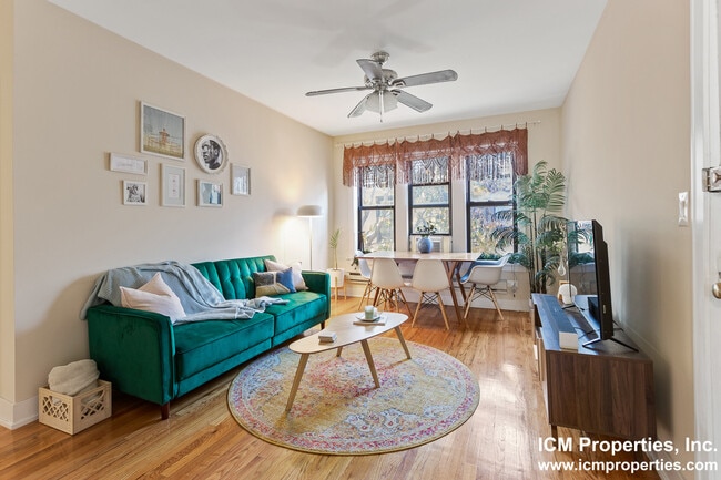 Building Photo - 636 W Melrose St