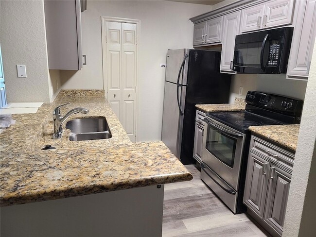 Building Photo - 8911 Manor Loop