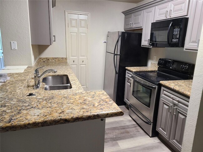 Photo - 8911 Manor Loop Apartment