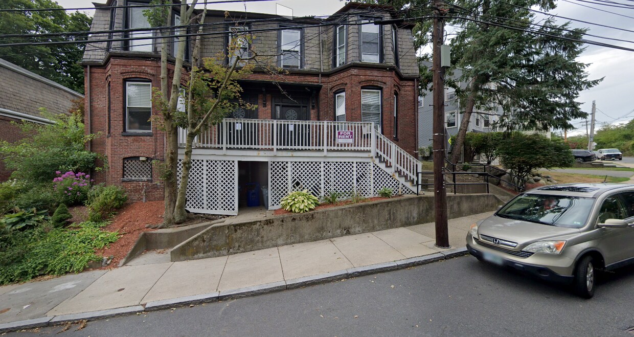 Building Photo - 38 Newton St