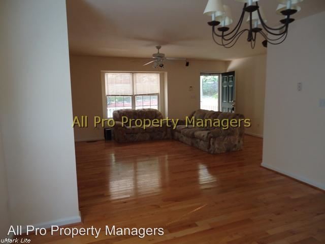 Building Photo - 3 br, 2 bath House - 2 Kingswood Road