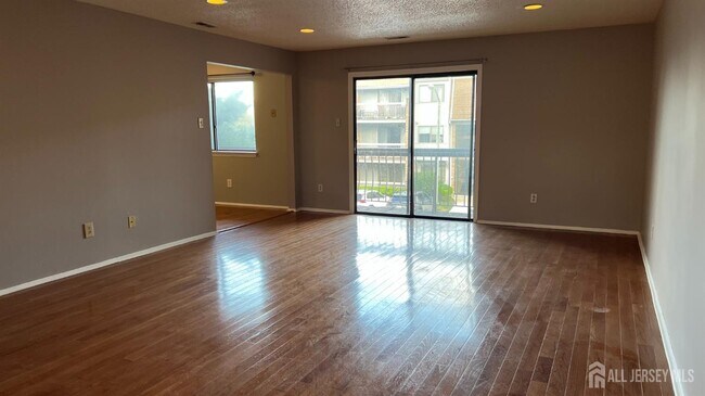 Foto del edificio - 412 Edison Glen Terrace