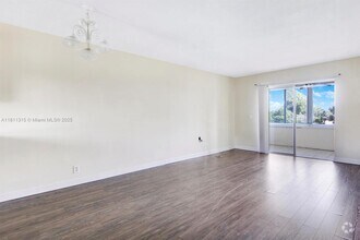 Building Photo - 2213 NE 1st Ct