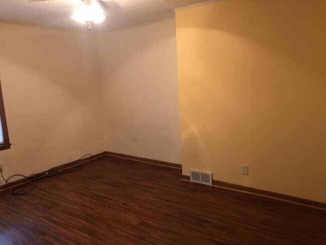 Building Photo - 220 Charter St. #2