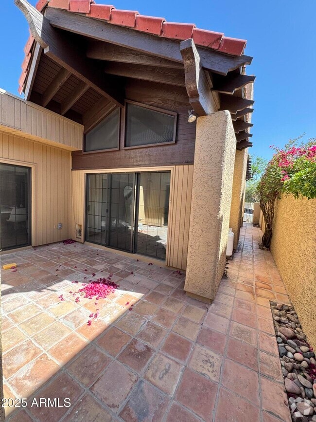 Building Photo - 11074 E Yucca St