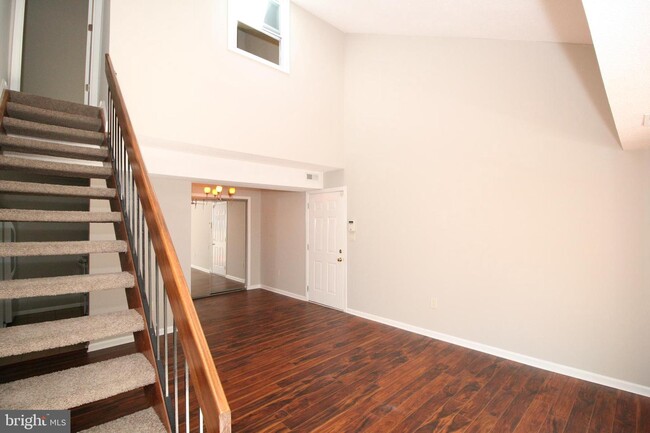 Building Photo - 1603 Carriage House Terrace