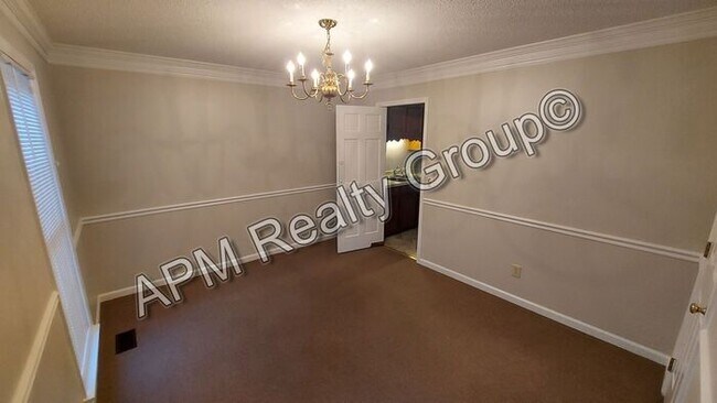 Foto del edificio - 3-bedroom home off Alpine Road.