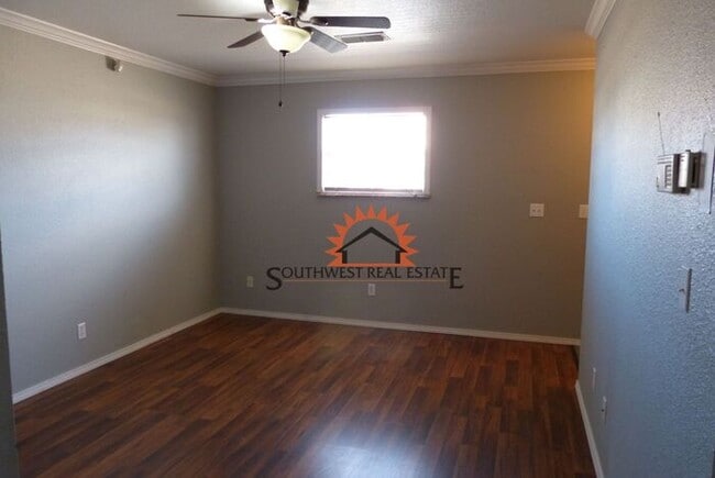 Building Photo - Cozy two bedrooms one bathroom apartment w...