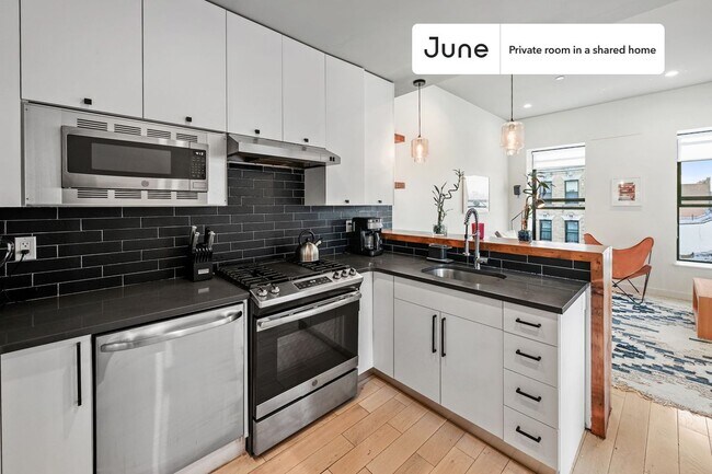 Foto del edificio - Private bedroom in 6 bed/2 bath Home