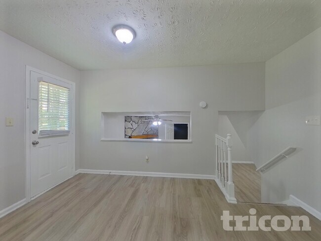 Foto del edificio - 2479 Hewatt Rd