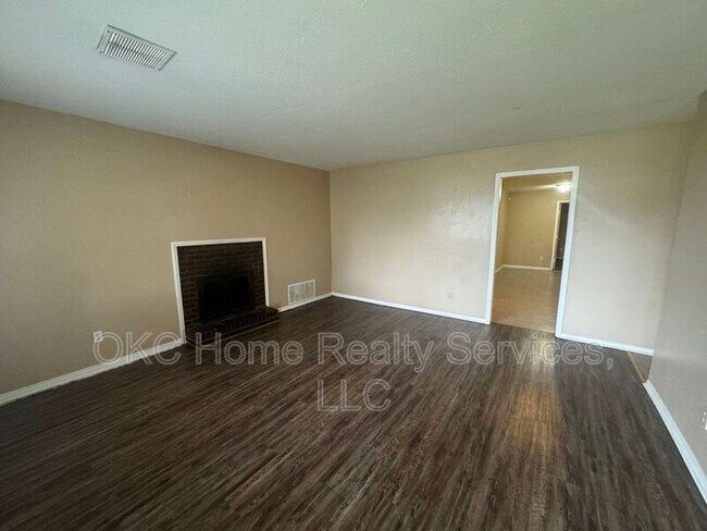 Building Photo - 2713 SW 66th St