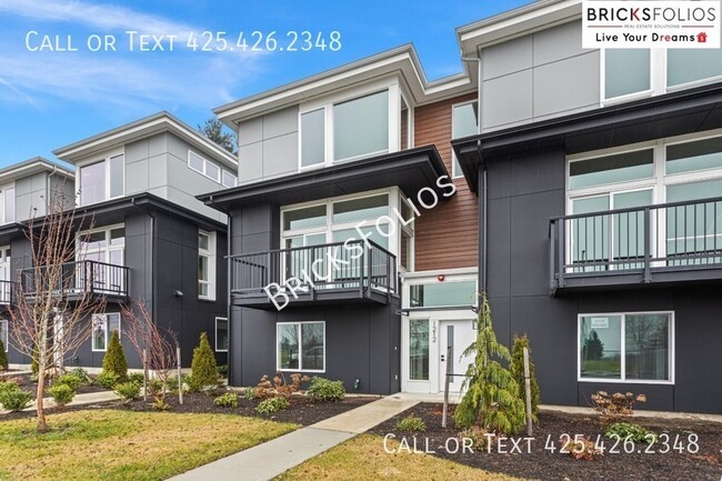 Building Photo - Experience Luxury Living in Renton, WA!