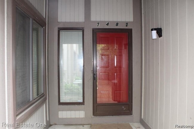 Building Photo - 7482 N Brynmawr Ct