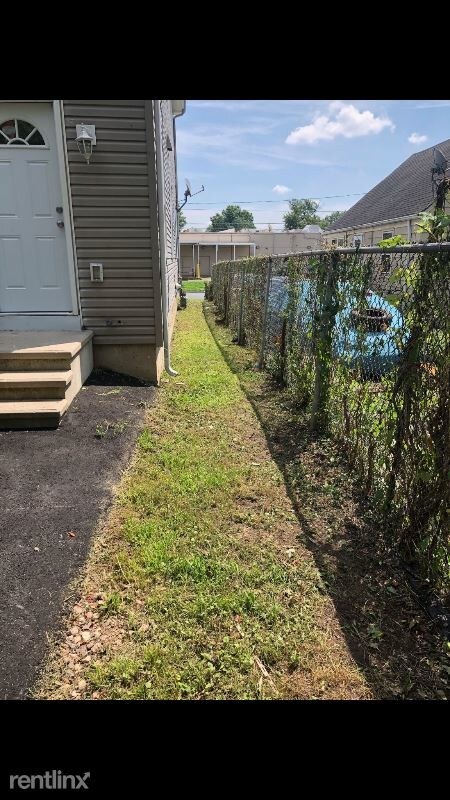 Building Photo - 3 br, 2 bath Apartment - 279 Martin st