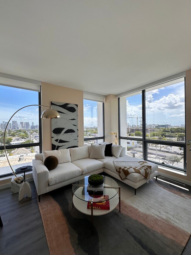 Foto del edificio - 114 NE 22nd St