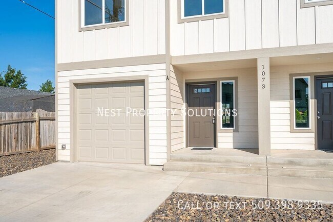 Foto del edificio - 3 Bed, 2 Bath Duplex! Includes W/S/G