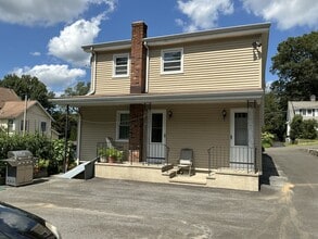 Building Photo - 10 Sycamore St