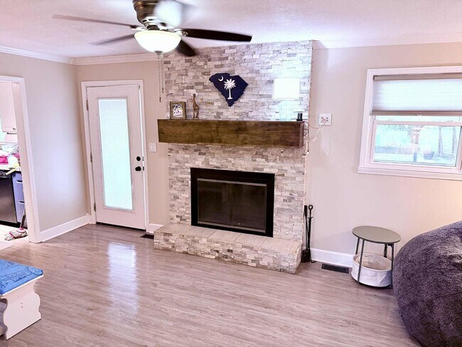 Building Photo - Fully Furnished Retreat with a Dream Backyard