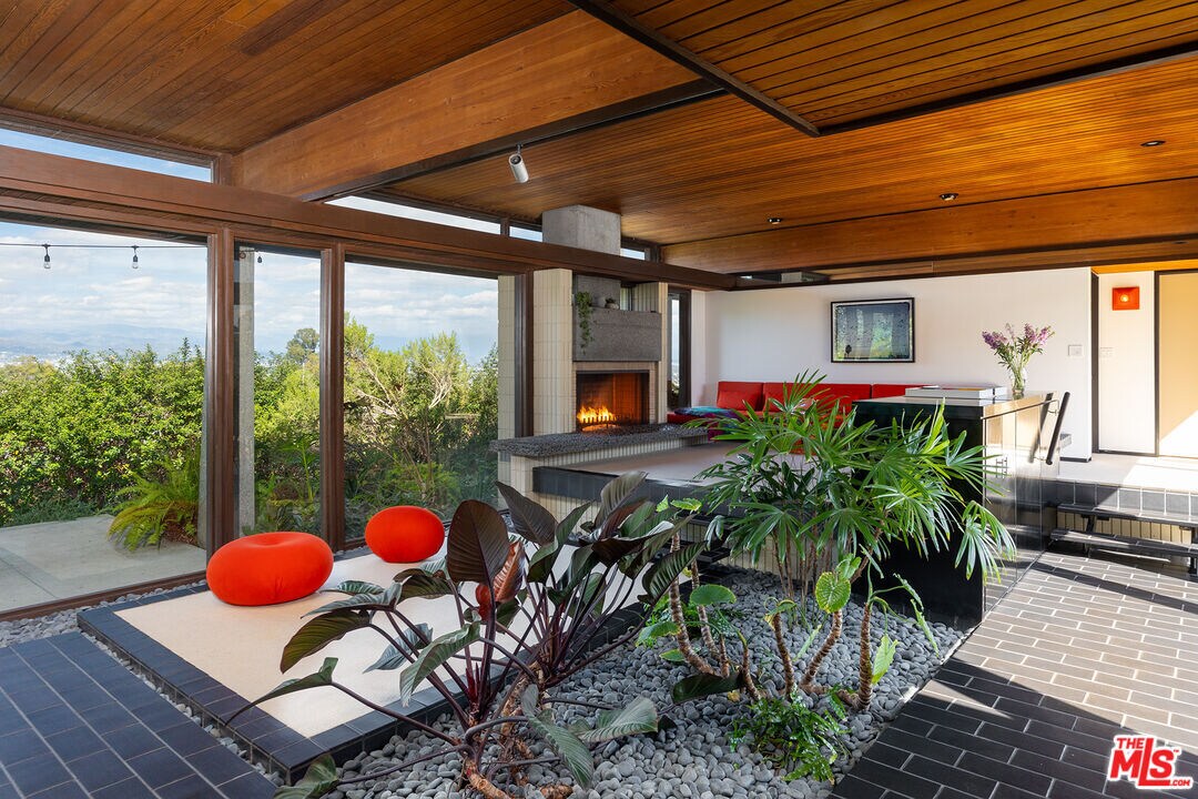 Primary Photo - 4225 Terraza Dr