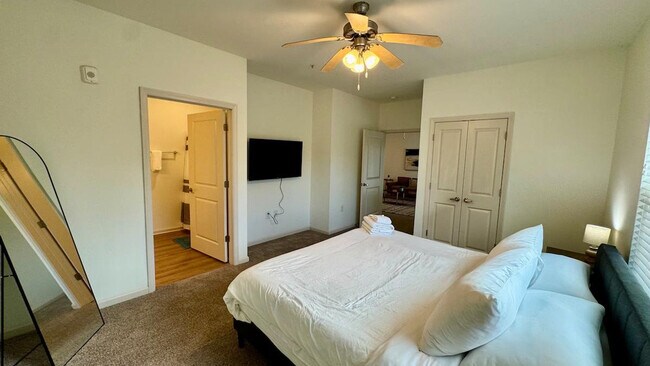 Foto del edificio - 8242 Windsor Hill Blvd