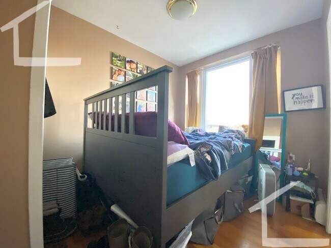 Foto del edificio - 22 Bay State Rd