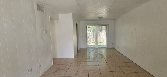 Foto del edificio - 1225 Kennedy Rd