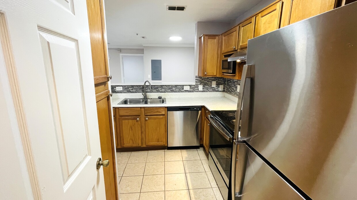 Primary Photo - 3702 Palm Desert Ln