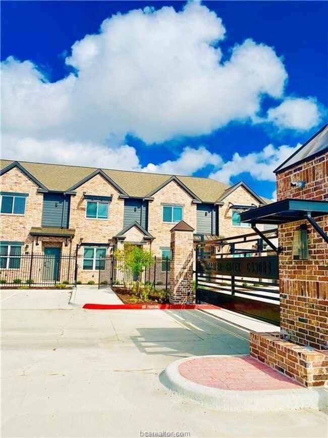 Building Photo - 1451 Associates Ave