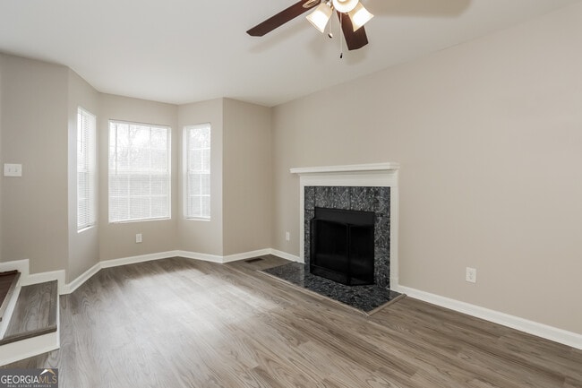 Building Photo - 1234 Justin Ln