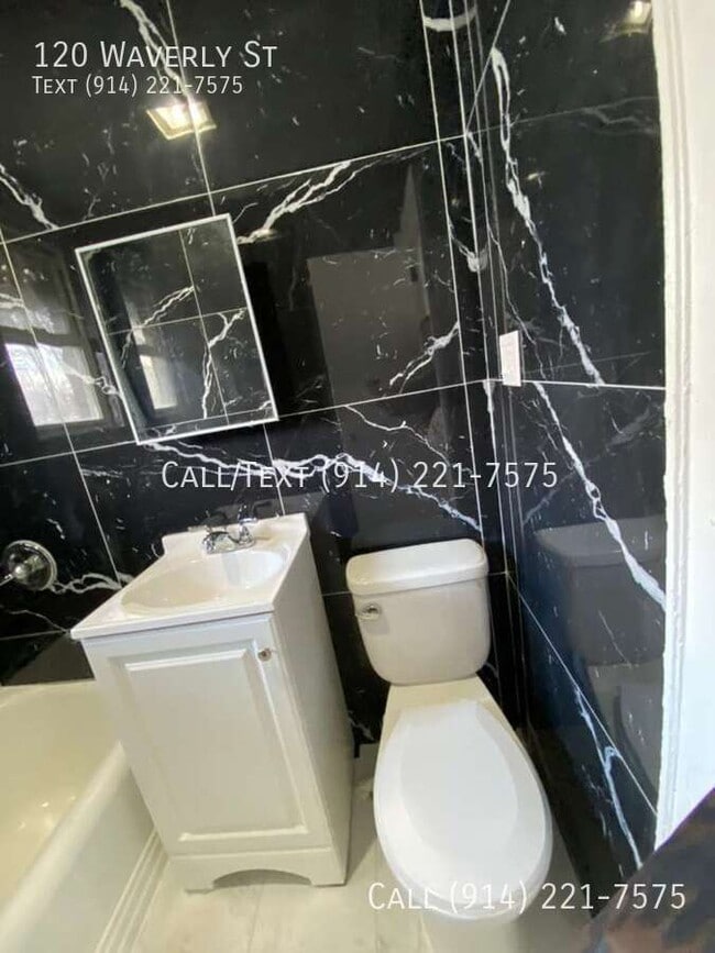 Building Photo - 120 Waverly St