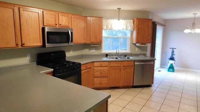 Building Photo - 154 Oak Brook Circle 3 Bedroom Home