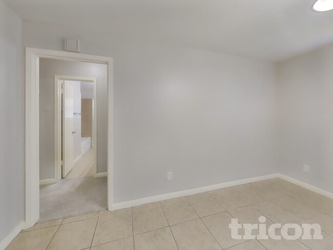 Building Photo - 411 E Carby Rd