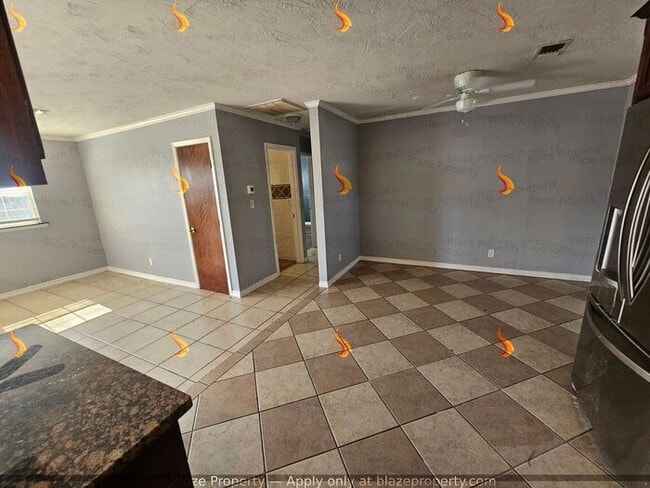 Building Photo - Southlawn Gem! Beautiful 3 Bed, 2 Bath Hom...