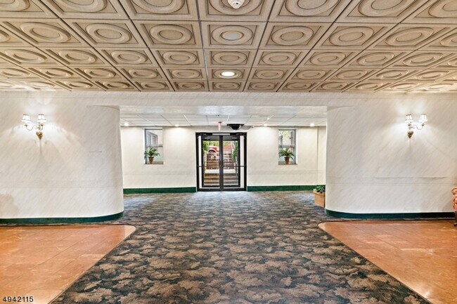 Building Photo - 19-31 Lyons Ave