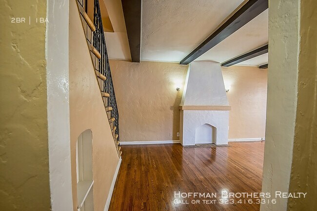 Building Photo - 7733 Oakwood Ave #07Los Angeles, CA 90036