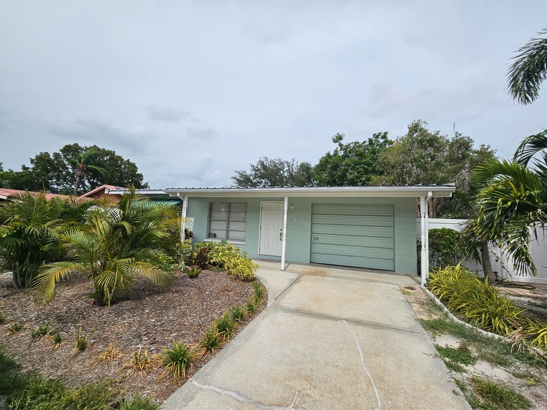 Foto principal - 315 62nd St W