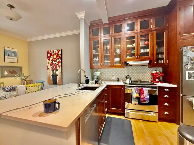 Foto del edificio - 381 Huron Ave