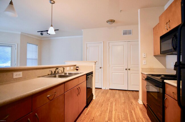 Foto del edificio - Gardens of Bridgehampton - 1 bed - 1 bath ...