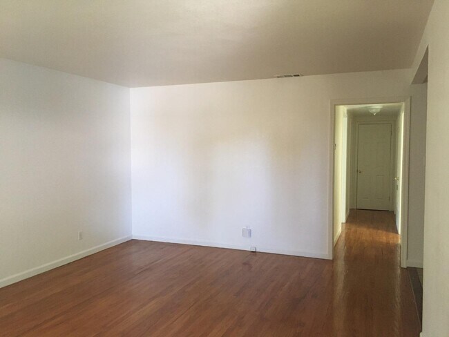 Foto del edificio - 3502 Cabrillo Ave