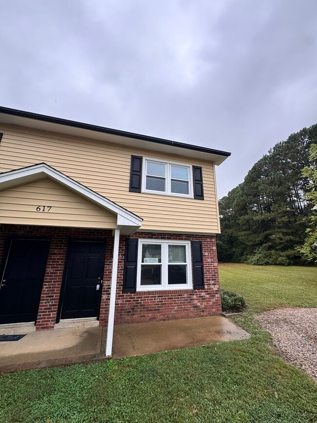Building Photo - 617 Safran Ct