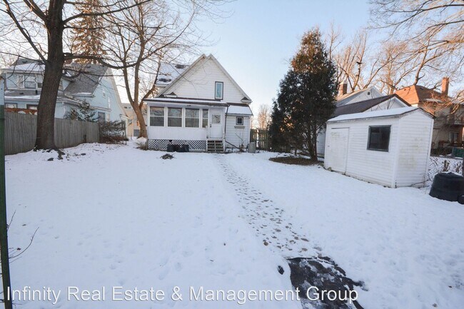 Building Photo - 3 br, 2 bath House - 1001 Center St E