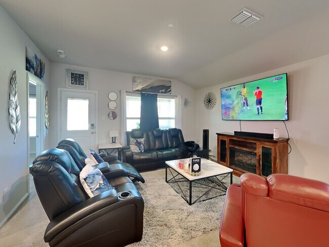 Foto del edificio - COMING SOON IN AZLE! 3 BEDROOM 2 BATHROOM ...