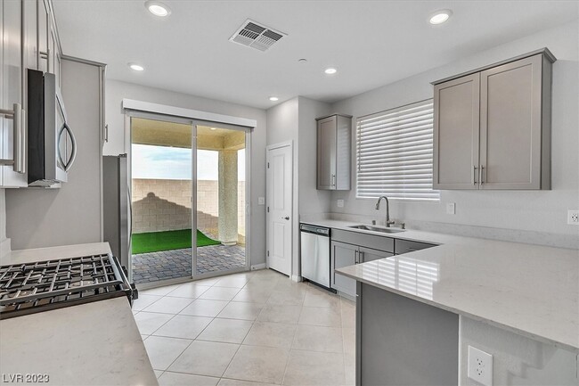 Building Photo - 2388 Bellinzona Pl