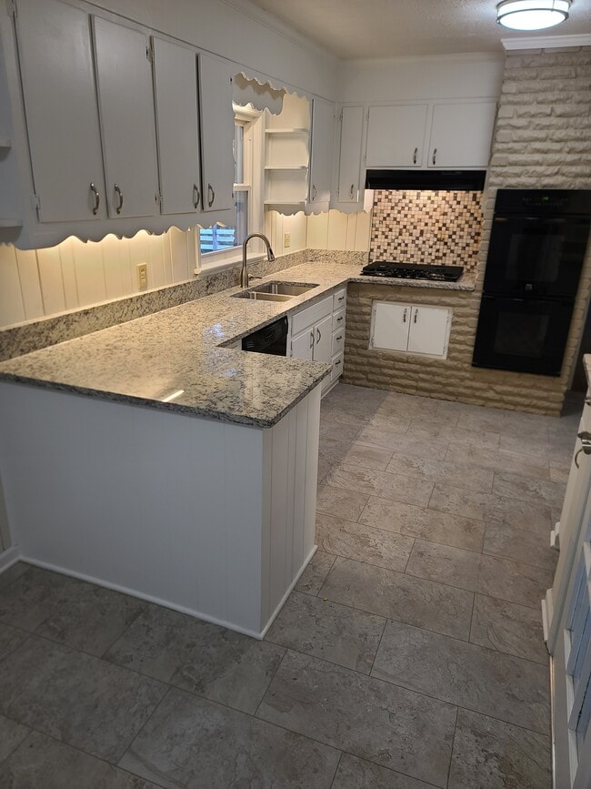 Building Photo - 315 Piedmont Rd NE