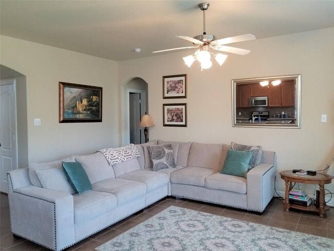 Building Photo - 2566 Riverway Dr